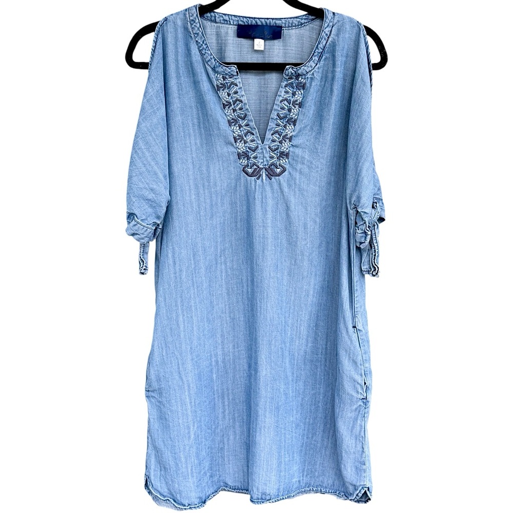 Francesca’s | Embroidered Denim Dress | Small